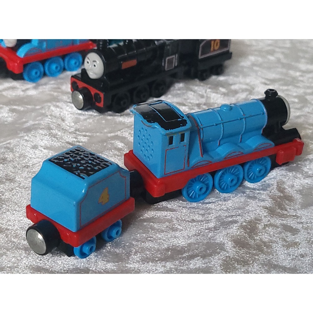 Lot of 9 Thomas & Friends Diecast Round Magnet Train Lot Gordon Douglas Tenders - Picture 3 of 16
